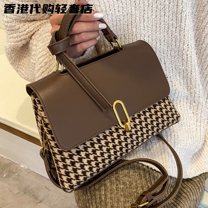 French official women's bag 2022 autumn and winter new handbag slanted satchel 100 hitch a large capacity single shoulder bag