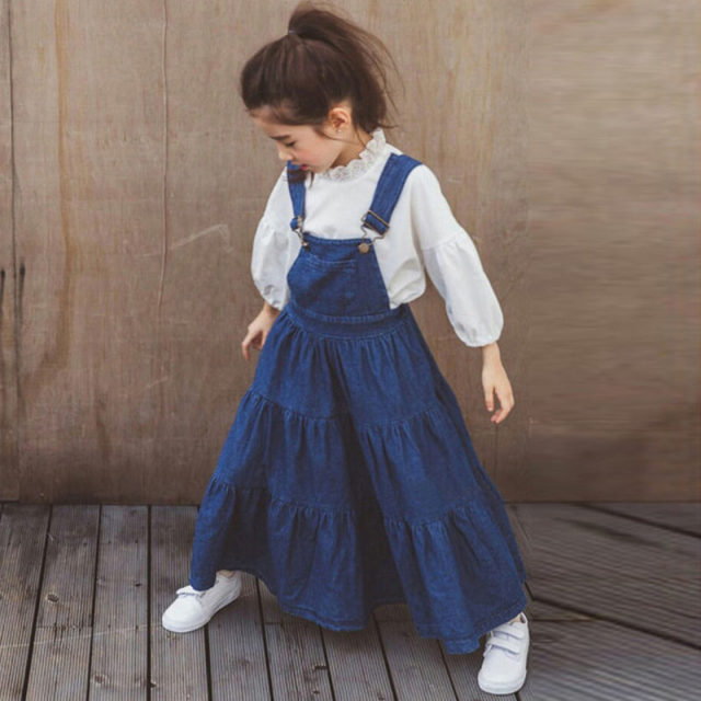 Korean version of the girl's suspender jeans skirt suit spring and autumn 2022 big children's loose big swing skirt autumn princess skirt