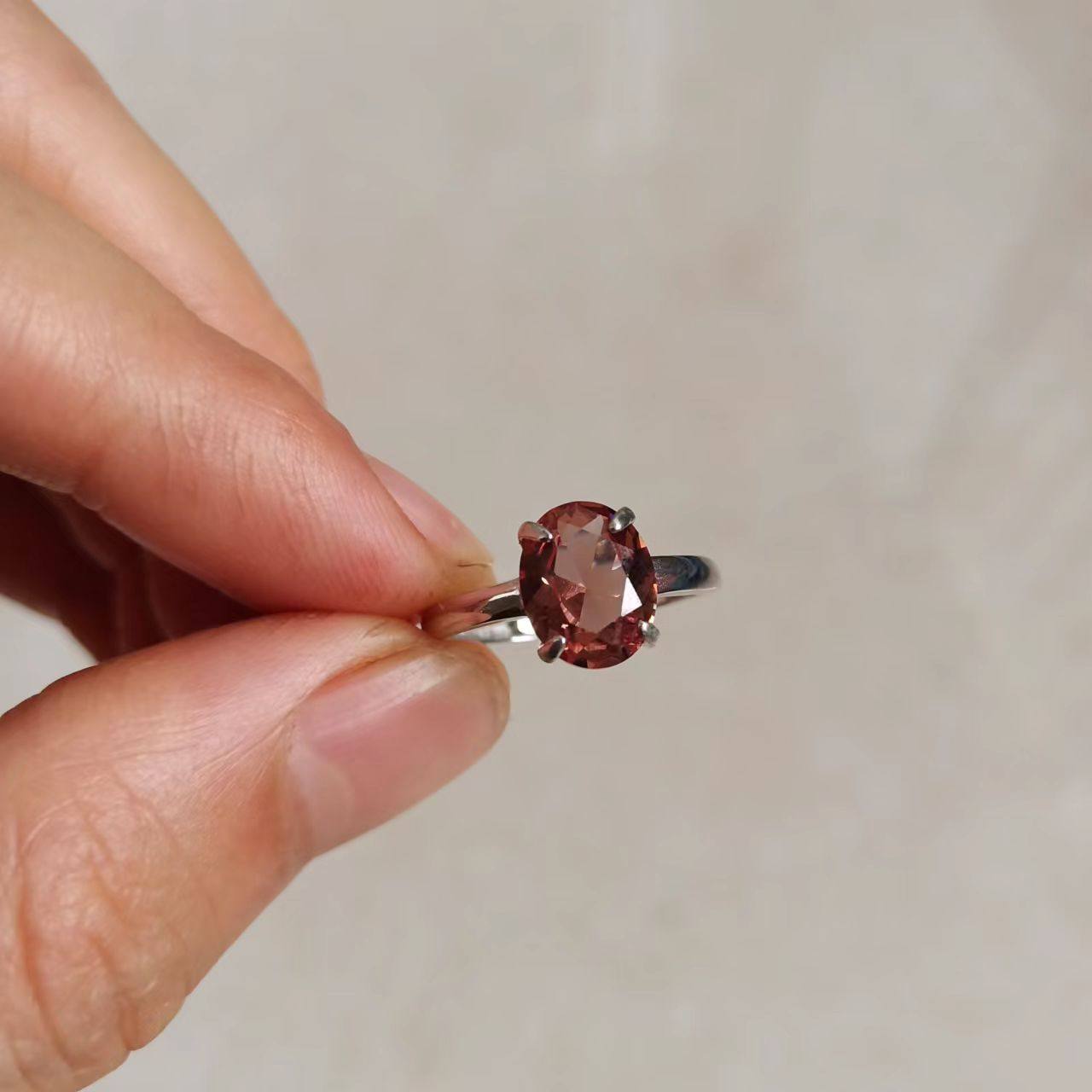 トルコ産スルタナイト（珪藻土）、変色石、925スターリングシルバーリング、サイズ調整可能、8x10mmの宝石。