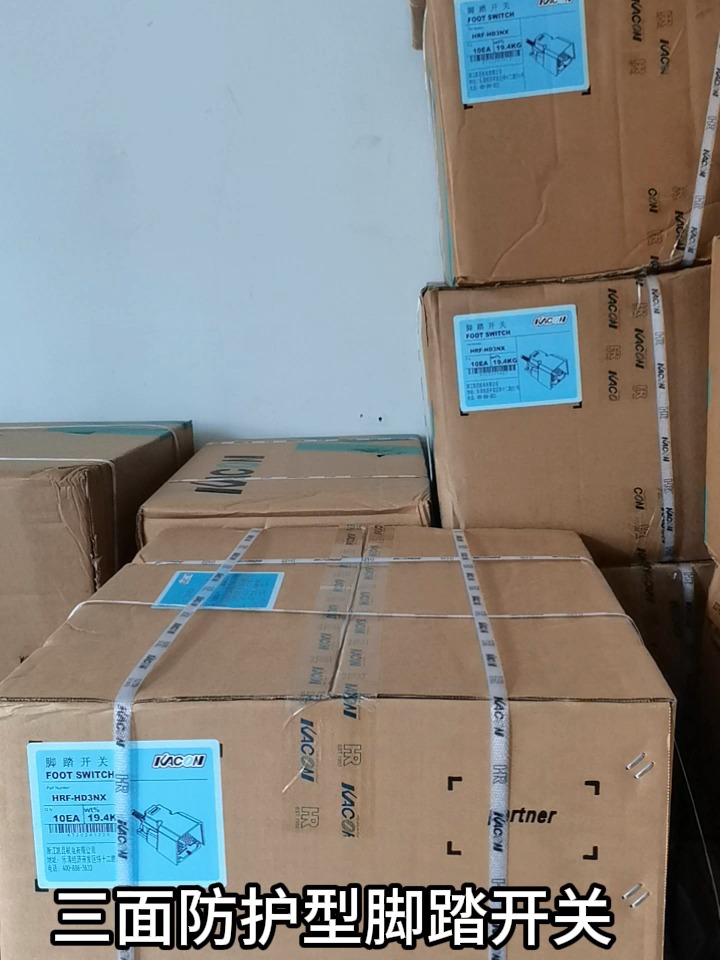 该脚踏板可以以一键控所有场？韩国黑技术真把工业风玩成天花板了。