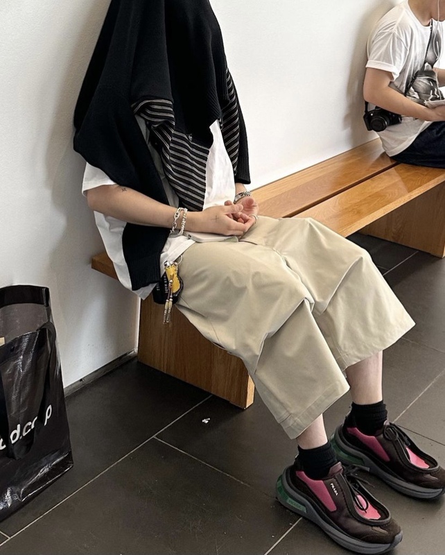 Nonnod Niche Curved Pleated Silhouette Cropped Pants Loose Over-The-Knee Work Shorts Men's Summer Casual Lumberjack Pants Trendy Nonnod Niche Curved Pleated Silhouette Cropped Pants Loose Over-The-Knee Work Shorts Men's Summer Casual Lumberjack Pants Trendy