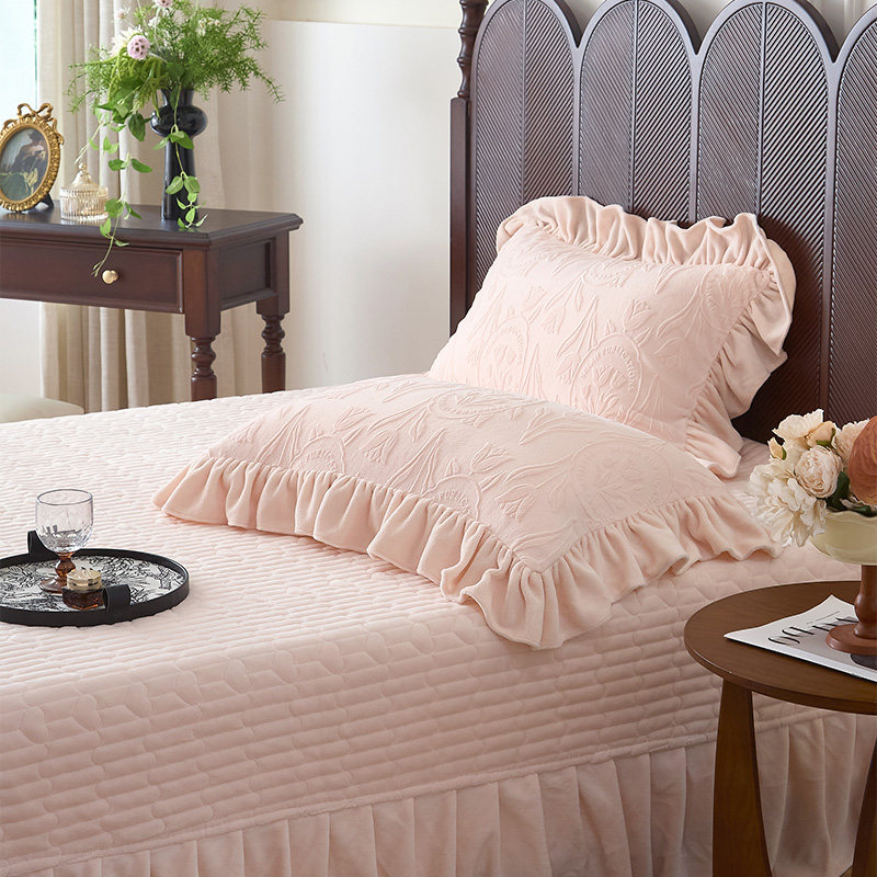 French Princess Style Carved Milk Velvet Four-Piece Bedding Set with Bed Cover, Winter Thickened Baby Velvet Coral Fleece Duvet Cover and Bed Skirt