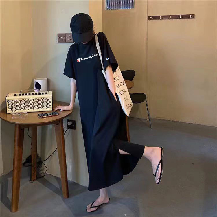 Japanese Version Champion Black Round-Neck Dress, New Summer Style, Straight Casual Elegant Versatile Slit Mid-Length T-Shirt Dress Japanese Version Champion Black Round-Neck Dress, New Summer Style, Straight Casual Elegant Versatile Slit Mid-Length T-Shirt Dress
