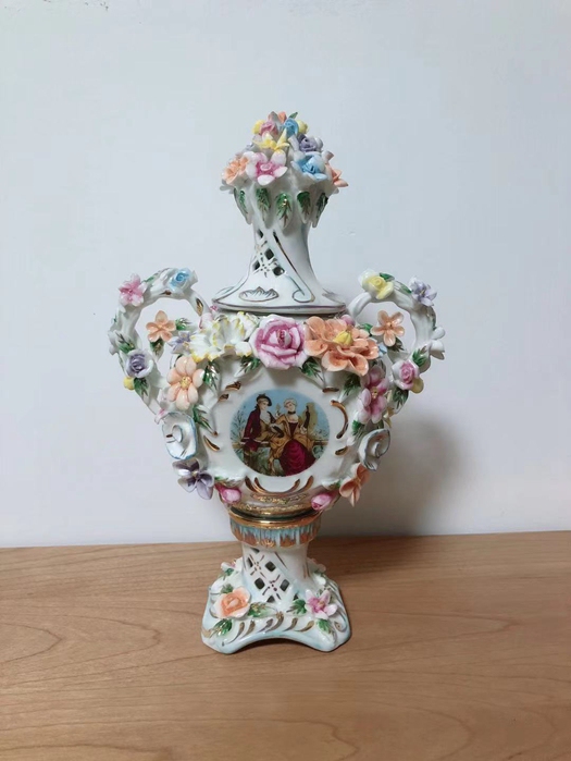Vintage Western Antique Porcelain Flower Vase with Royal Figures, Same Style as on Xiaohongshu, Wine Cabinet Decoration