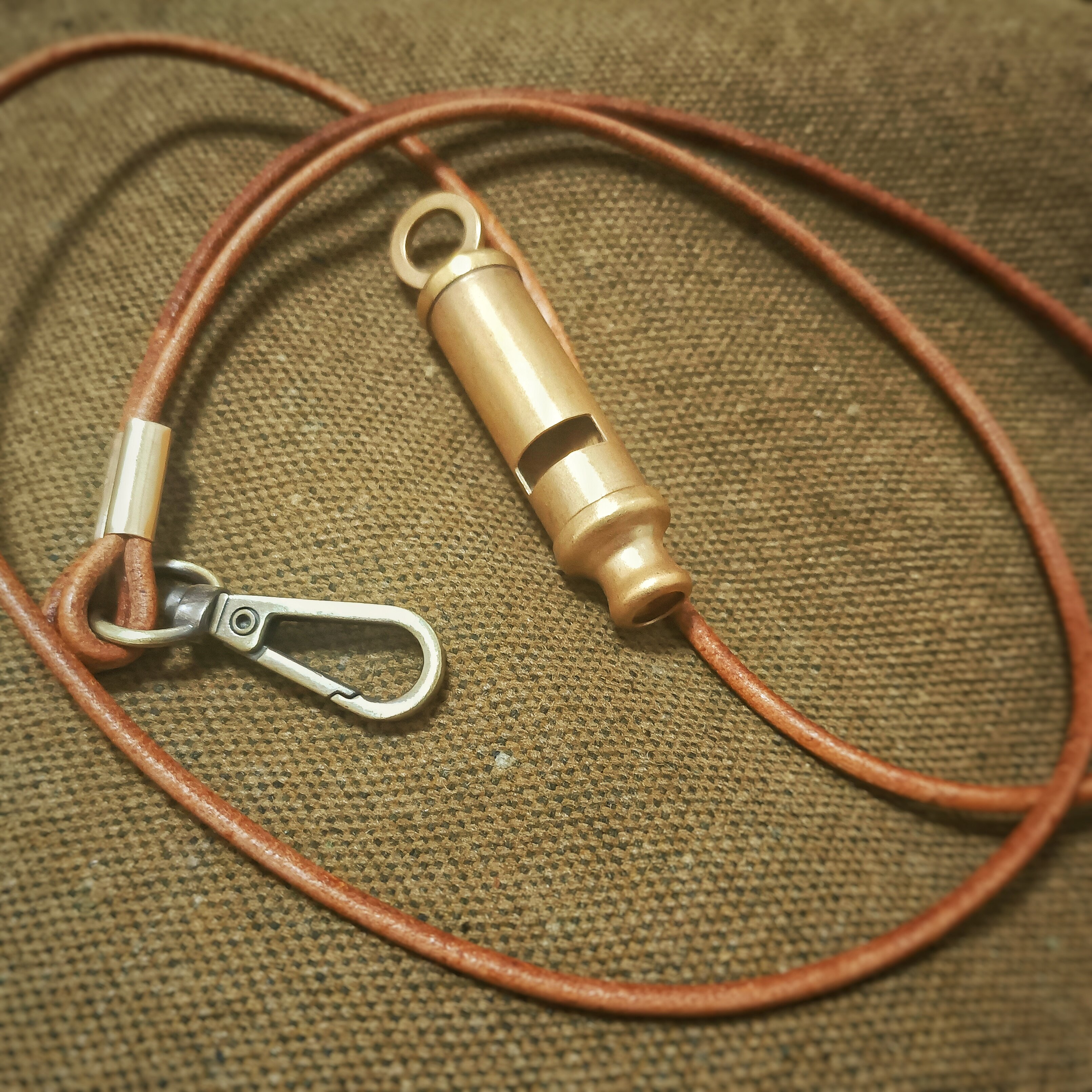 Long Tsun Lake with the same paragraph whistle Whistle Subshells Shape Outdoor Courtson Children Match Referee Training