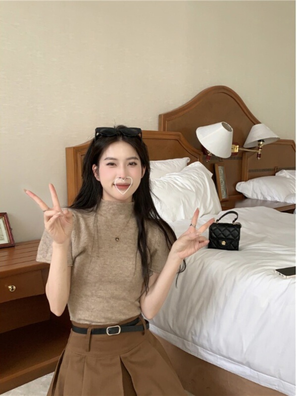 Half Turtleneck Bottoming Shirt with Puff Sleeves, Knitted Sweater for Women, Summer 2024 New Style, Short Style, Inner Sweater, Short-Sleeved Top