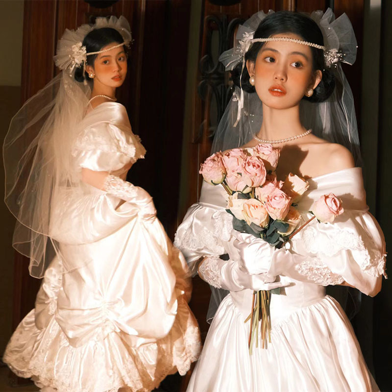 Photo Studio Theme Retro Hong Kong Style French Light Wedding Dress Palace Photo Satin Dress Nostalgic Personal Photo Shoot Clothing for Women Photo Studio Theme Retro Hong Kong Style French Light Wedding Dress Palace Photo Satin Dress Nostalgic Personal Photo Shoot Clothing for Women