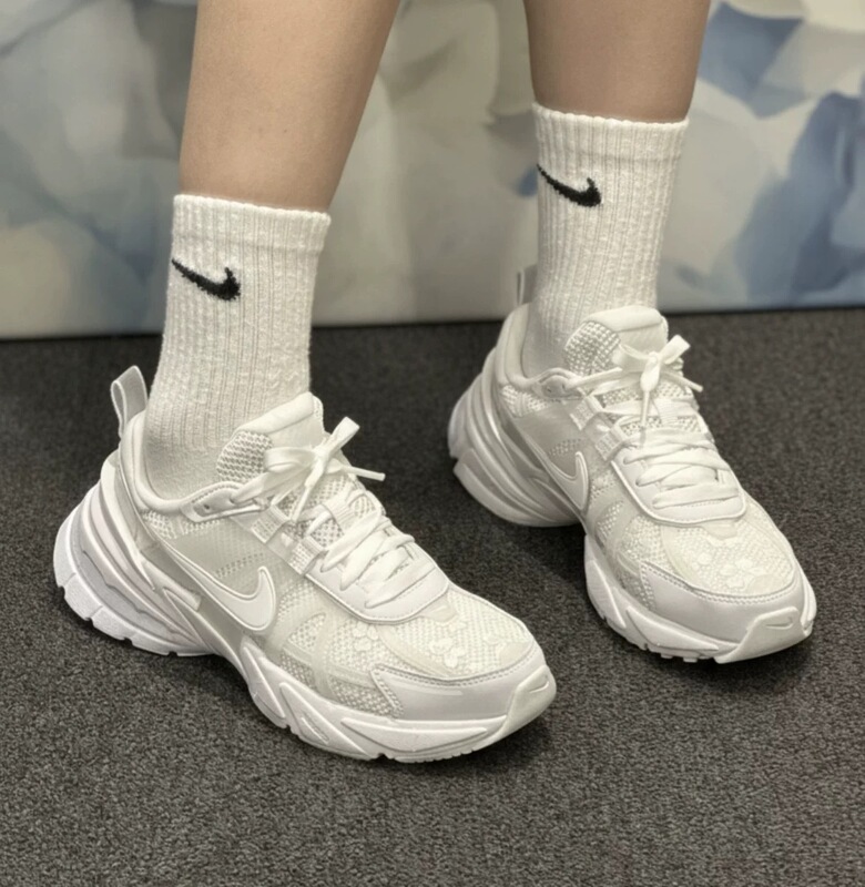 Nike/Nike Women's V2K Run Water-Repellent Casual Fashion Retro Dad Sneakers Fz2622
