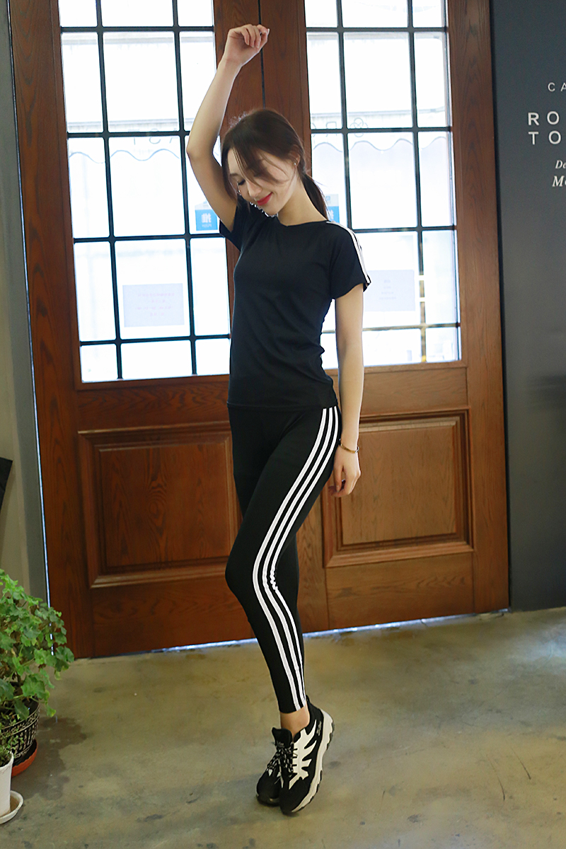 Quần áo tập thể dục yoga áo thể thao nữ Thời trang Hàn Quốc của cơ sở tự luyện tập thể dục chạy bộ quần áo nhanh khô tay áo thun thảm yoga định tuyến