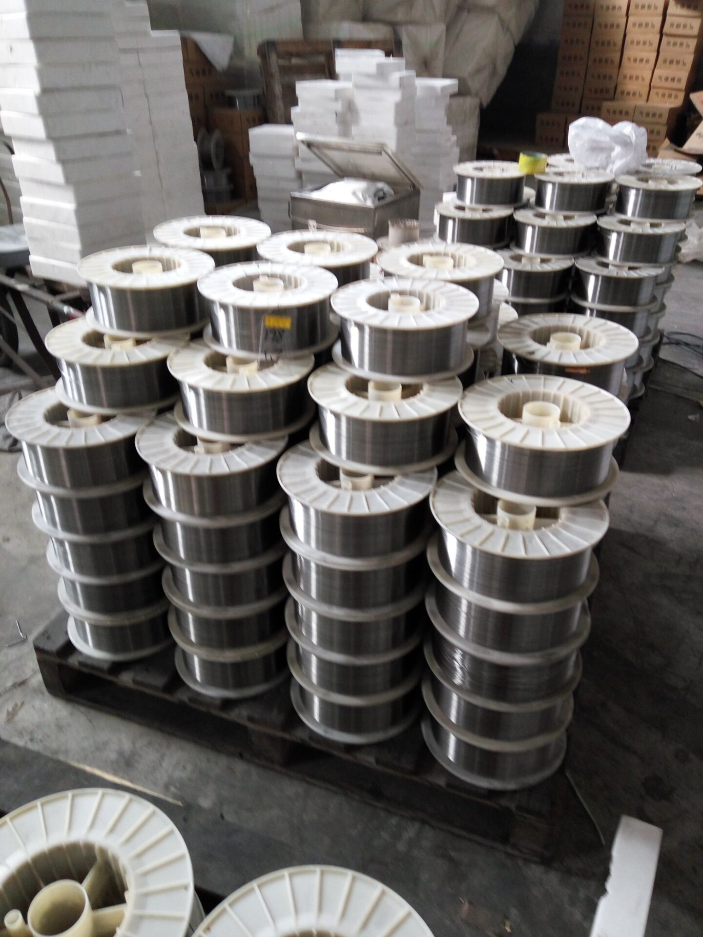 High-hardness abrasion-proof welding wire D818 D888 D212D132D337D998 D212D132D337D998 surfacing alloy wear-resistant flux cored wire