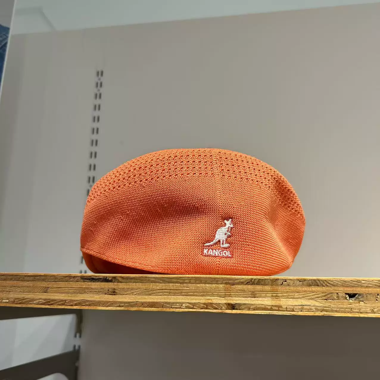 Токийская женская звезда Kangol летняя версия берет черный оранжевый скидка 361