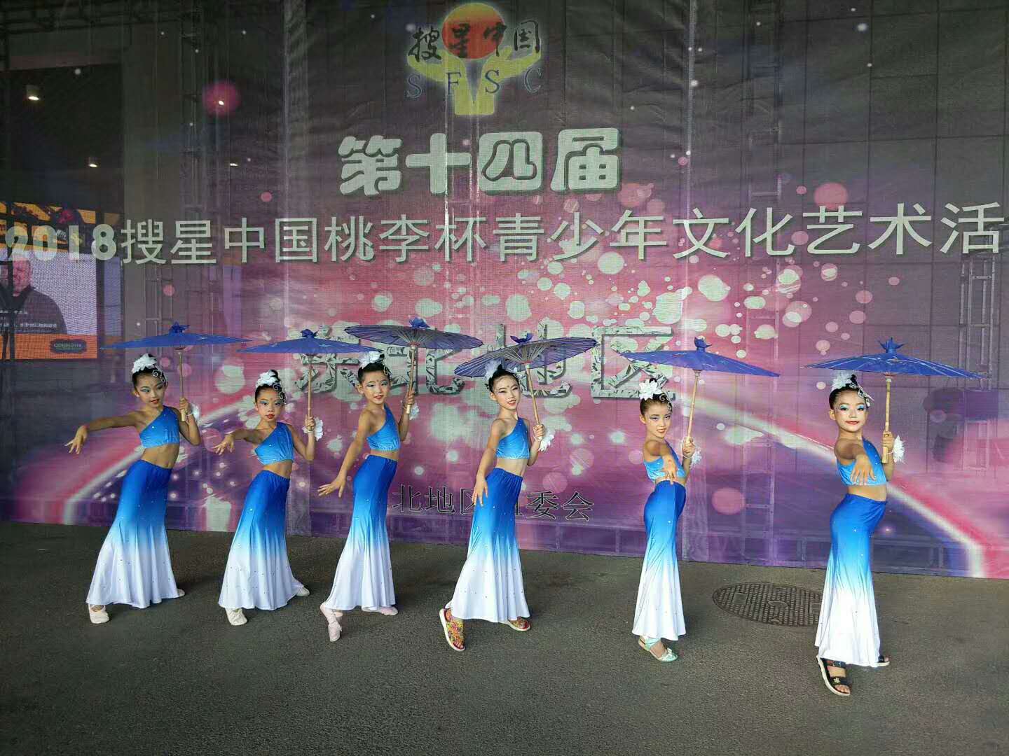 Trẻ em mới Trang phục quần áo khiêu vũ cổ điển cô gái quần áo khiêu vũ quốc gia cô gái váy múa chim công váy biểu diễn trrang phục khiêu vũ cho bé