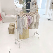 Clothing store display rack Stainless steel silver island rack Floor-to-ceiling display rack Womens store wall shelf with wheels