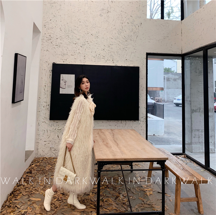 WALKINDARK] Cream Rice Gentle Curly Curly Long Vest Fur Vest Jacket