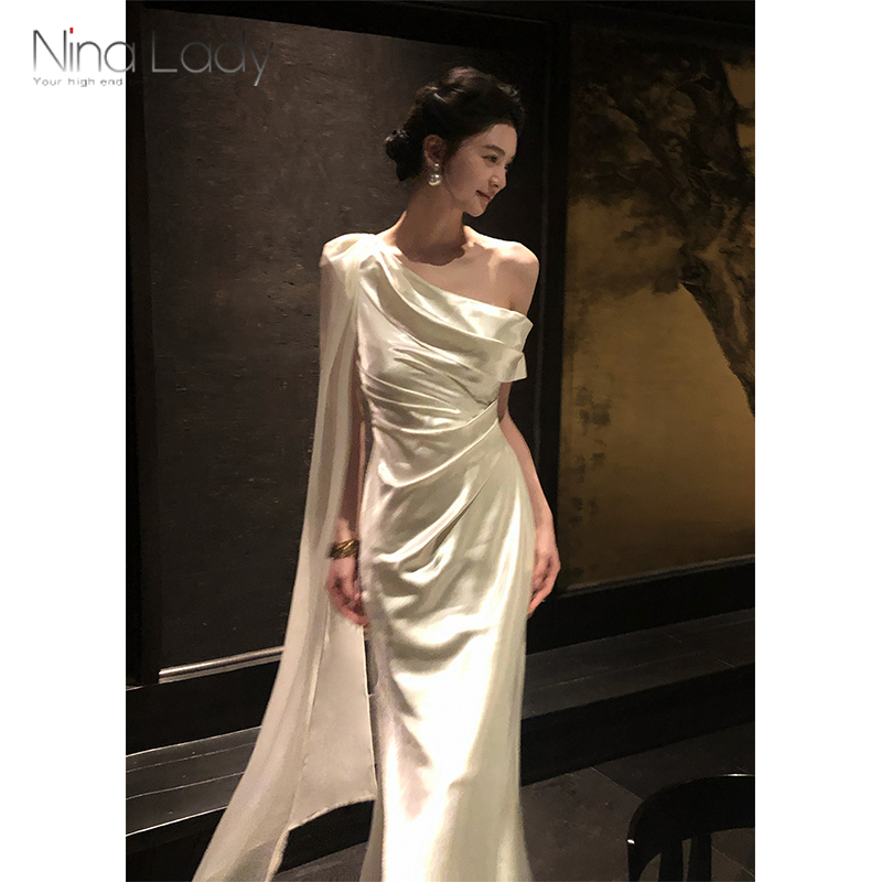 Ninalady French-Style White Satin One-Shoulder Dress for Women, Waist-Cinching Mermaid Dress, High-End Luxury Gown, Long Dress