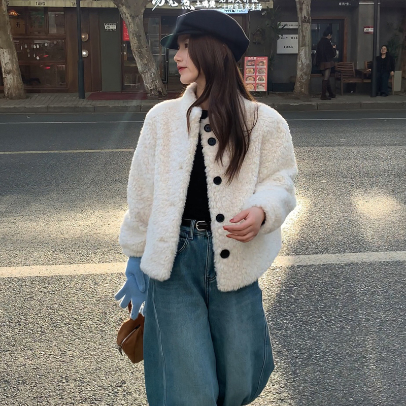 Short Stand-Up Collar White Fur Coat for Women, Autumn and Winter Korean Style Versatile Shearling Slim-Fit Lamb Wool for Petite Figures Short Stand-Up Collar White Fur Coat for Women, Autumn and Winter Korean Style Versatile Shearling Slim-Fit Lamb Wool for Petite Figures