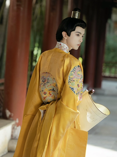 Qing ru, оригинальный Hanfu Ming, сделанный круглой шеей, четыре добавки, затемненные атласные цветы, полное золотое мастерство,