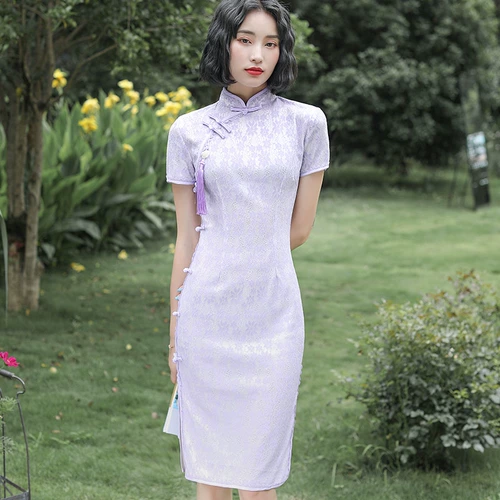 Зеленый ежедневный улучшенный Cheongsam 2025, новый стиль, молодая женщина, ретро, ​​мама, одежда для вступительных экзаменов в колледж, летнее платье