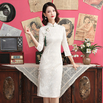 Lace cheongsam autumn 2021 new young girl daily wear retro mid-long sleeve modified dress