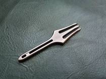 Titanium alloy EDC multi-purpose crowbar fork harpoon outdoor equipment travel portable broken window pry tea