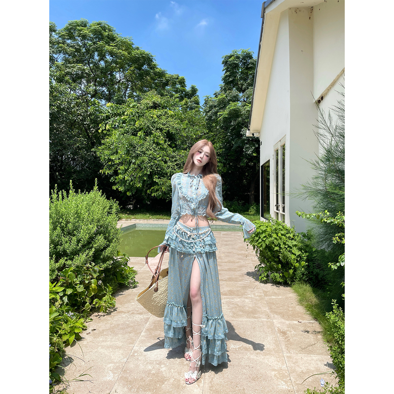 Gege Shop Blue Floral Suit with Ruffled Long-Sleeved Lace-Up Shirt and Slit A-Line Skirt in Vacation Style