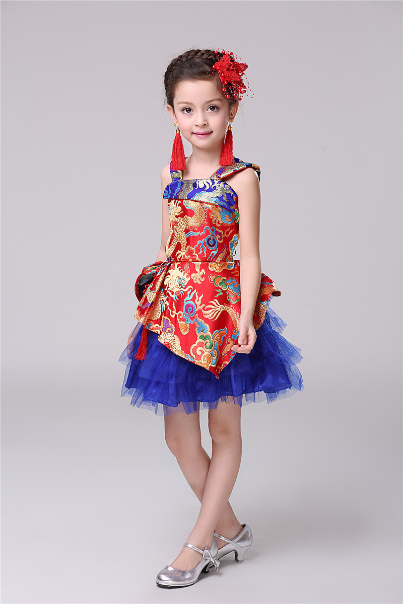 Lễ hội mùa xuân mới Buổi tối chàng trai và cô gái Trung Quốc hợp xướng trang phục hợp xướng quần áo trẻ con