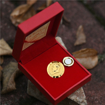Hair Main Statue like Chapter Suction Iron Stone Magnet Remembrance Brooch Fur Grandpa Grandpa Chest Badge Golden Magnet Badge Red Cover Box 2CM