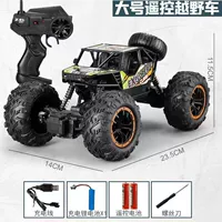 Большой металлический зеленый внедорожник