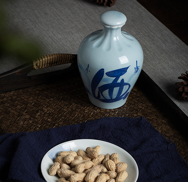 An empty bottle of jingdezhen ceramic household seal 1 catty creative Chinese wine bottle wine canned white wine utensils hip flask