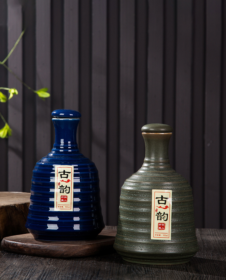 An empty bottle of jingdezhen ceramic 1 catty retro household seal aged hip wine canned wine utensils wine jars