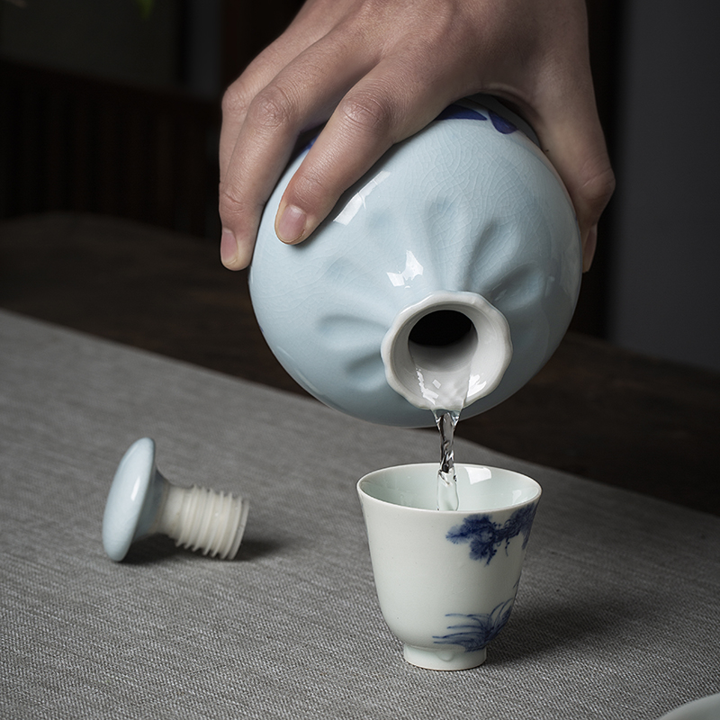 An empty bottle of jingdezhen ceramic household seal 1 catty creative Chinese wine bottle wine canned white wine utensils hip flask