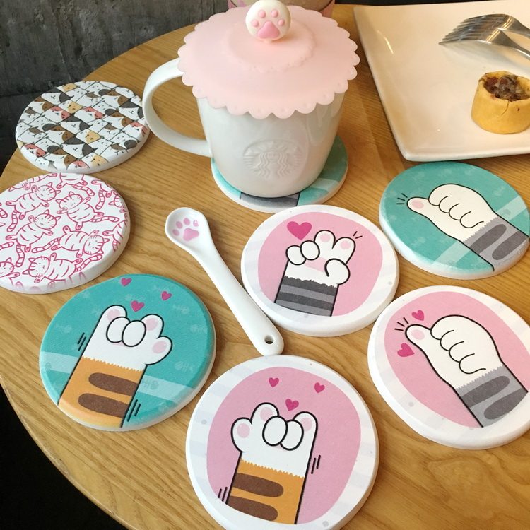 There are cats, thickened thermal insulation absorbent coasters, cat paws, diatom mud thermal insulation pads, cute tableware for cats