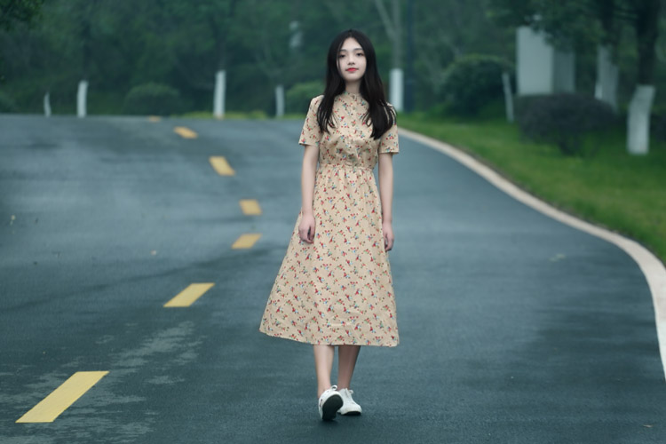 Văn học tươi retro đàn hồi eo nhỏ hoa đầm bông rừng cổ áo cổ áo lỏng mỏng bông và vải lanh váy dài mùa xuân và mùa hè đầm dài dự tiệc