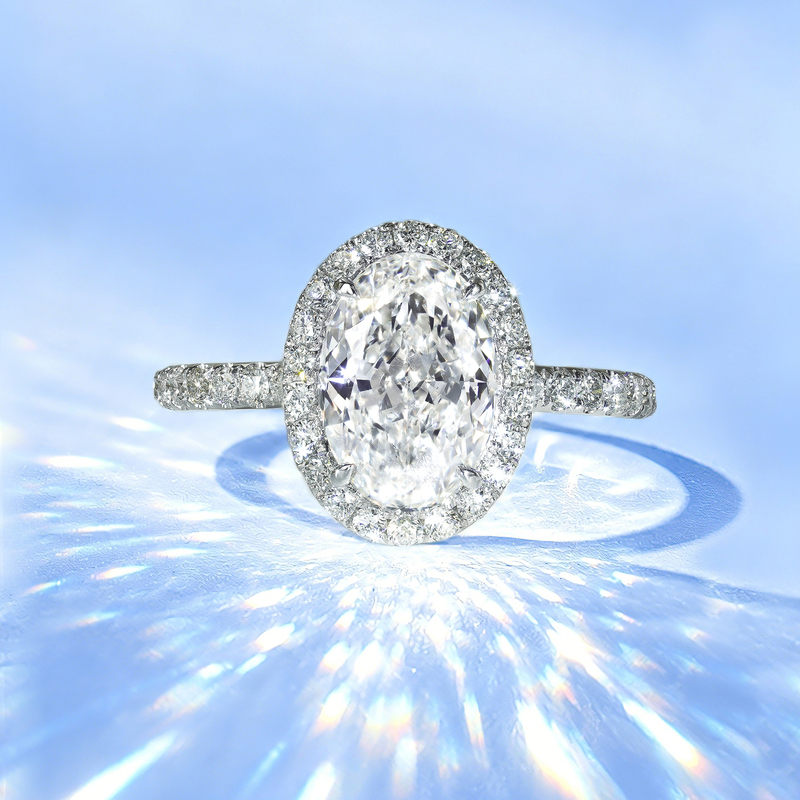The One Oval Pigeon Egg Diamond Ring for Women, One Carat, Hw Family Group Setting, Igi Platinum Lab-Grown Diamond Ring