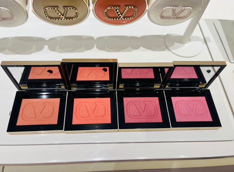 Domestic Stores Direct Shipment Valentino/Valentino New Product Studded Blush 100R 123R