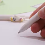 Вы можете отправить милую окраину для нейтральной ручки, чтобы выгравировать имя утки.