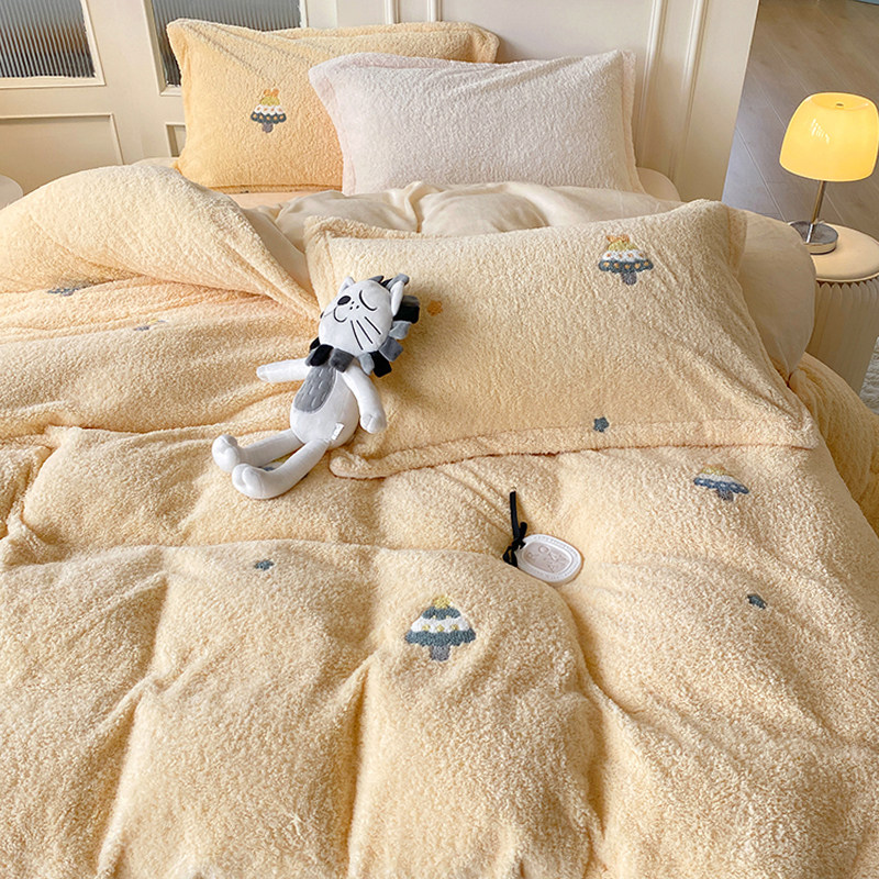 In winter thickening Teddy Velvet Towels embroidered cream bed four sets of bed linen coral wool bed are yellow