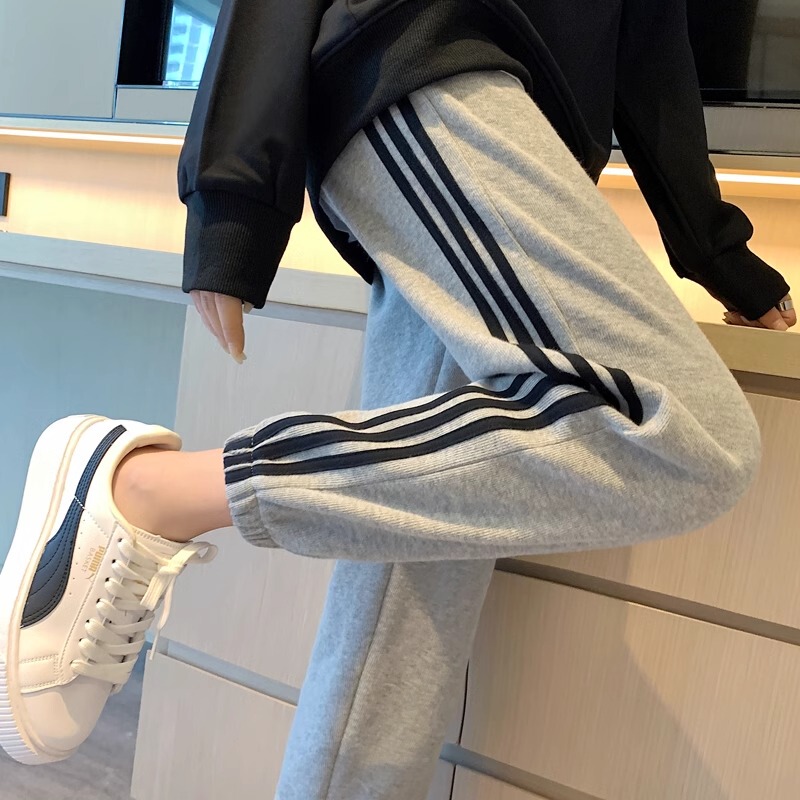 145cm Petite Three-Stripe Jogger Sweatpants for Women, Spring and Autumn, Loose Drawstring Casual Cropped Lantern Pants for 150cm Height