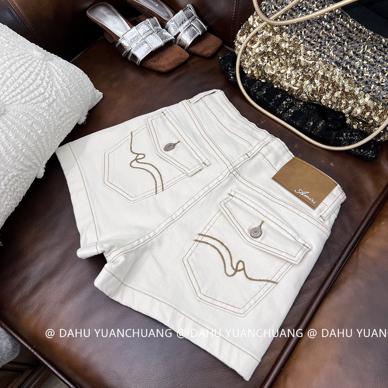 High-Quality, Light Beige, Low-Waisted Denim Shorts for Women, New Summer Style, Tight-Fitting, Sexy, Hot Girl Style, Trendy Shorts