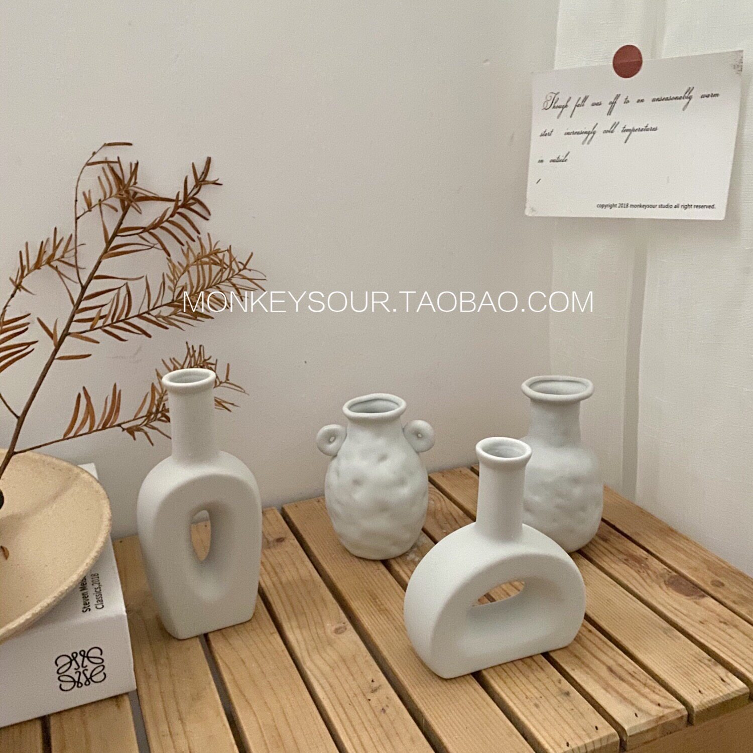 ins minimalist mini white handmade hollowed-out ceramic vase Minjuku Café Home Furnishing photo props