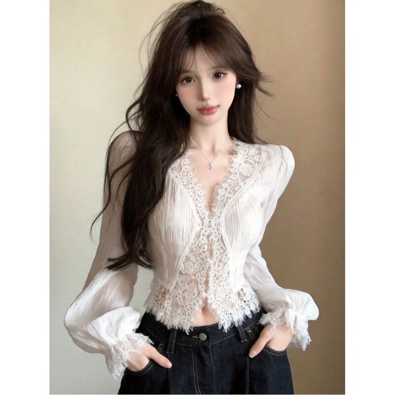 French Gentle Style Lace Shirt with Eyelash Trim, Short Style for Women, Early Autumn 2026 New Pure Desire Style Slimming Long-Sleeve Top