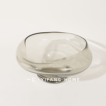 A modern and simple minimalist model room glass fruit plate decoration sales office home living room coffee table storage plate