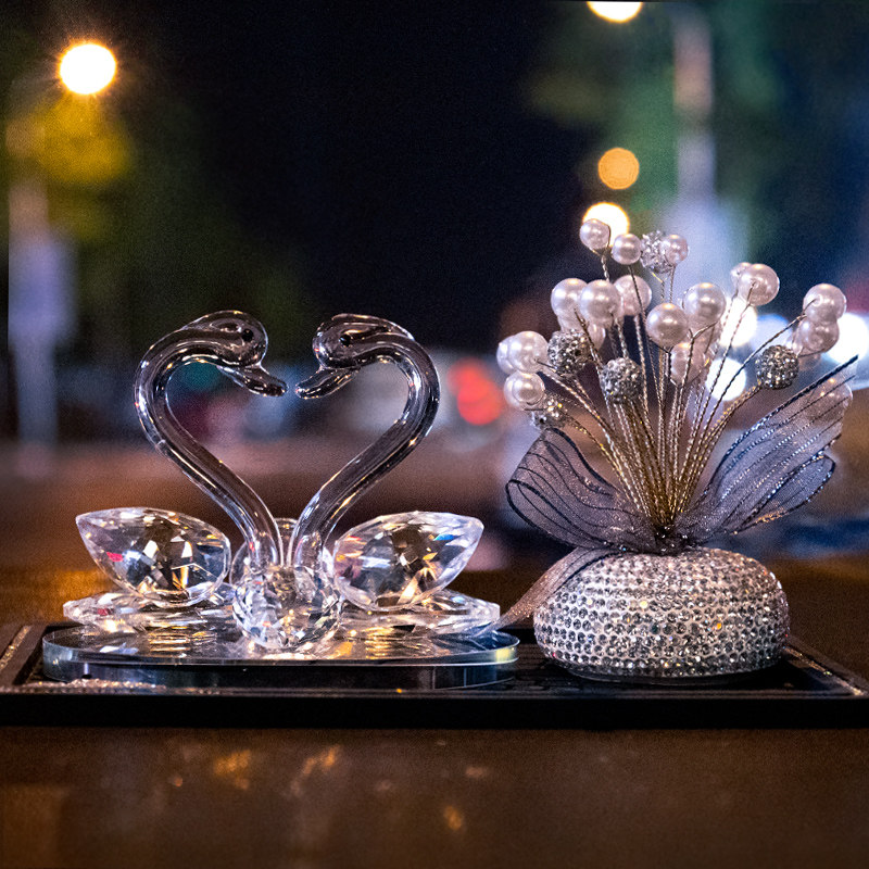 Car Fragrant Water Vapor Interior Decoration Pendulum with High-end Crystal Seat Style of Aroma Lasting Light Incense in the car