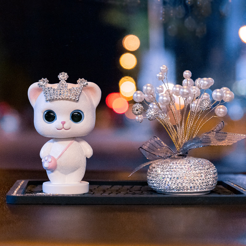 Car interior decoration ornaments creative high-end beautiful car center console perfume ins net red cute goddess