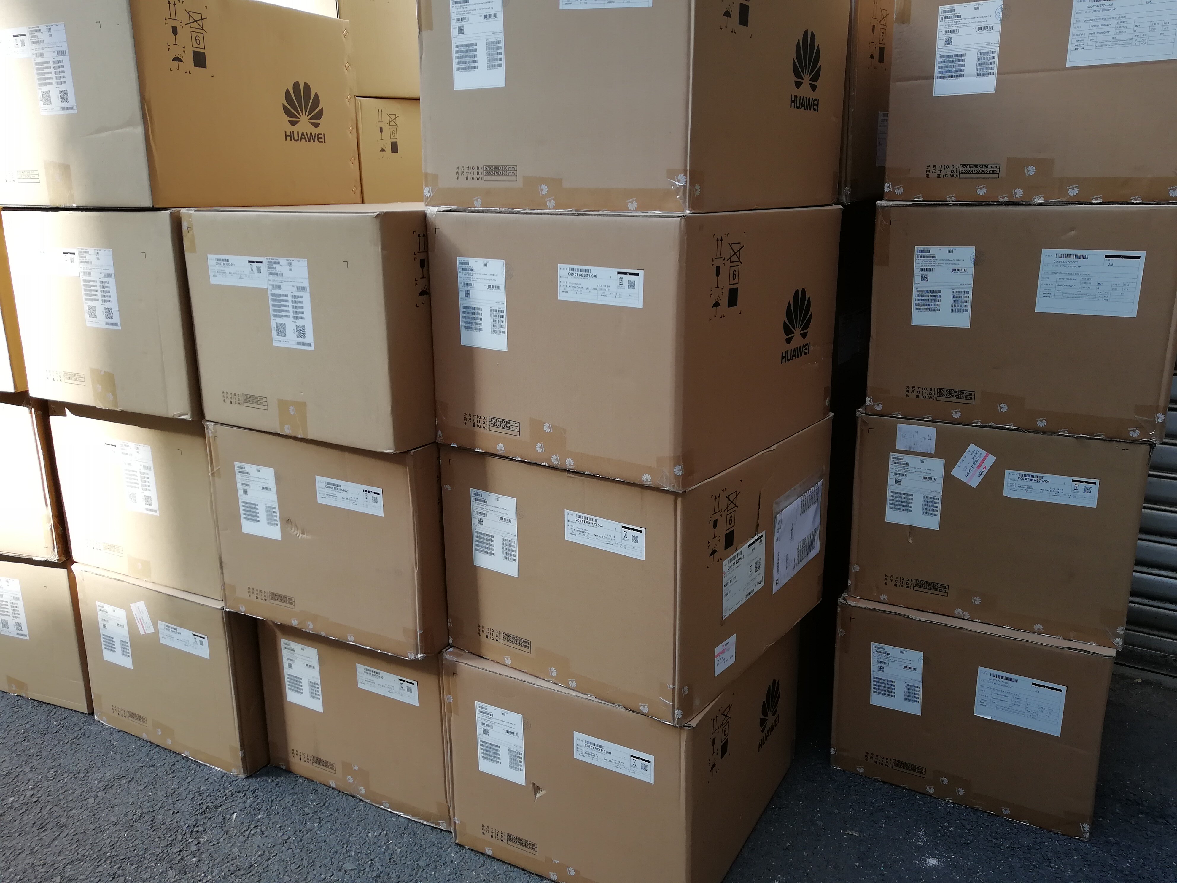 Huawei S2700-26TP-PWR-EI 24-port 100 trillion POE switch with power