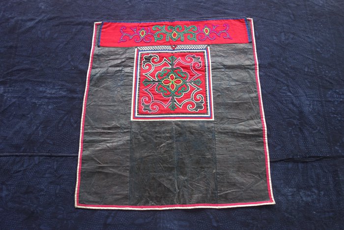 Home Soundloft Seeking to know the sound Miao ethnic holding baby bag Previous Article 60 * 12cm Lower embroidered zone 31 *30cm b-10028