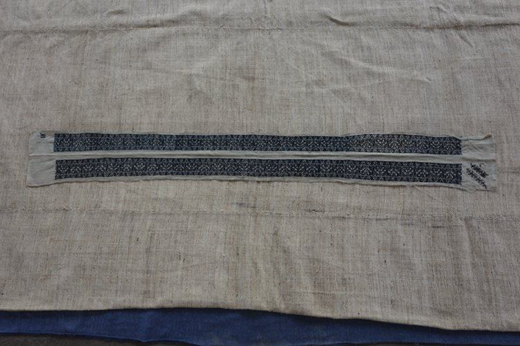 Xiangyuan Cabinet search for Zhuang embroidery cotton line manually embroidered a pair of monolithic dimensions embroidered area 96*4 c-390