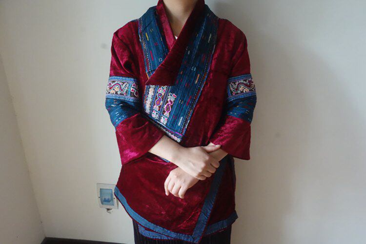 Home Sonic Cabinet Hunt for Sonic Leather Clothing Silk Thread Handmade Seed Embroidered Chest Circumference 116cm c-474