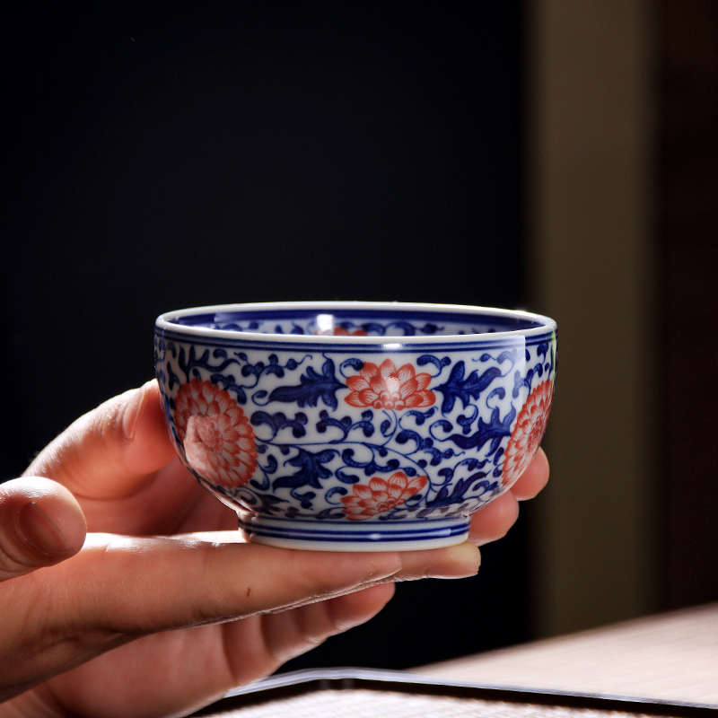 Jingdezhen blue and white hand - made ceramic kung fu tea tea masters cup tie up lotus flower grain ceramic cup sample tea cup