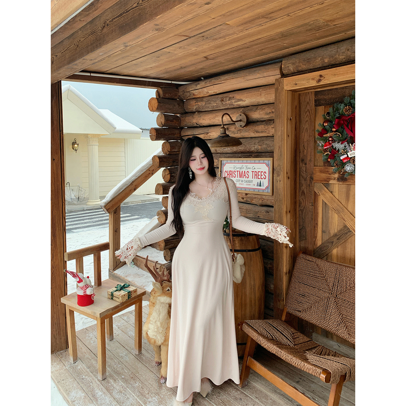 Babes【Apricot Lace】Plus-Size Elegant Lace V-Neck Knit Dress with Waist-Cinching Slimming Effect, Long Dress for Autumn and Winter
